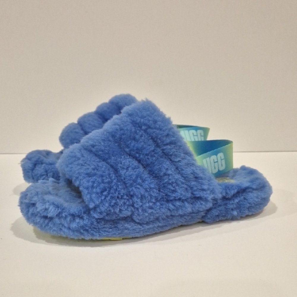 Girls Blue Fuzzy Uggs Size 3